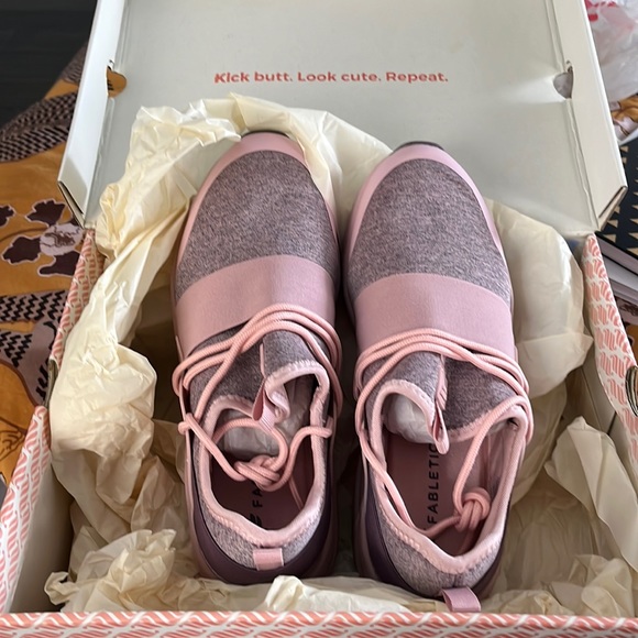 Fabletics Zumba studio sneaker size 7.5 - Picture 2 of 4